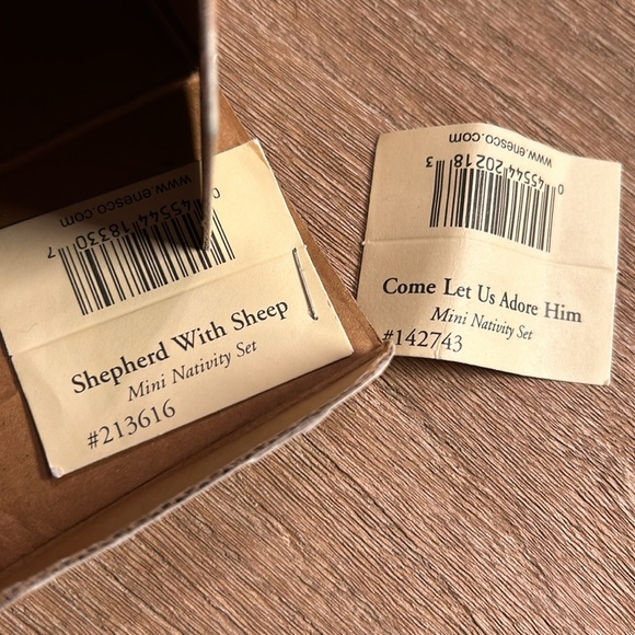 Used vintage Precious Moments  nativity set five pieces. - Picture 6 of 7